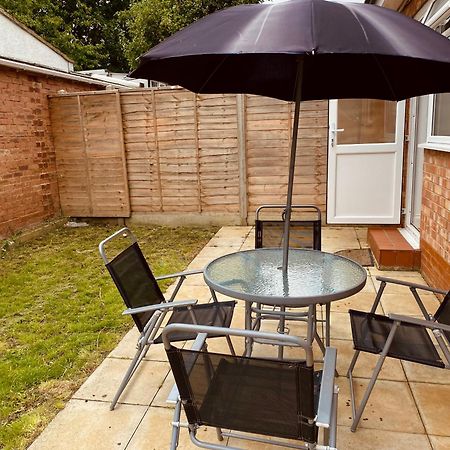 Modern 1-Bed Apt 30Min To Central London & Parking Kültér fotó