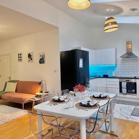 Modern 1-Bed Apt 30Min To Central London & Parking Kültér fotó