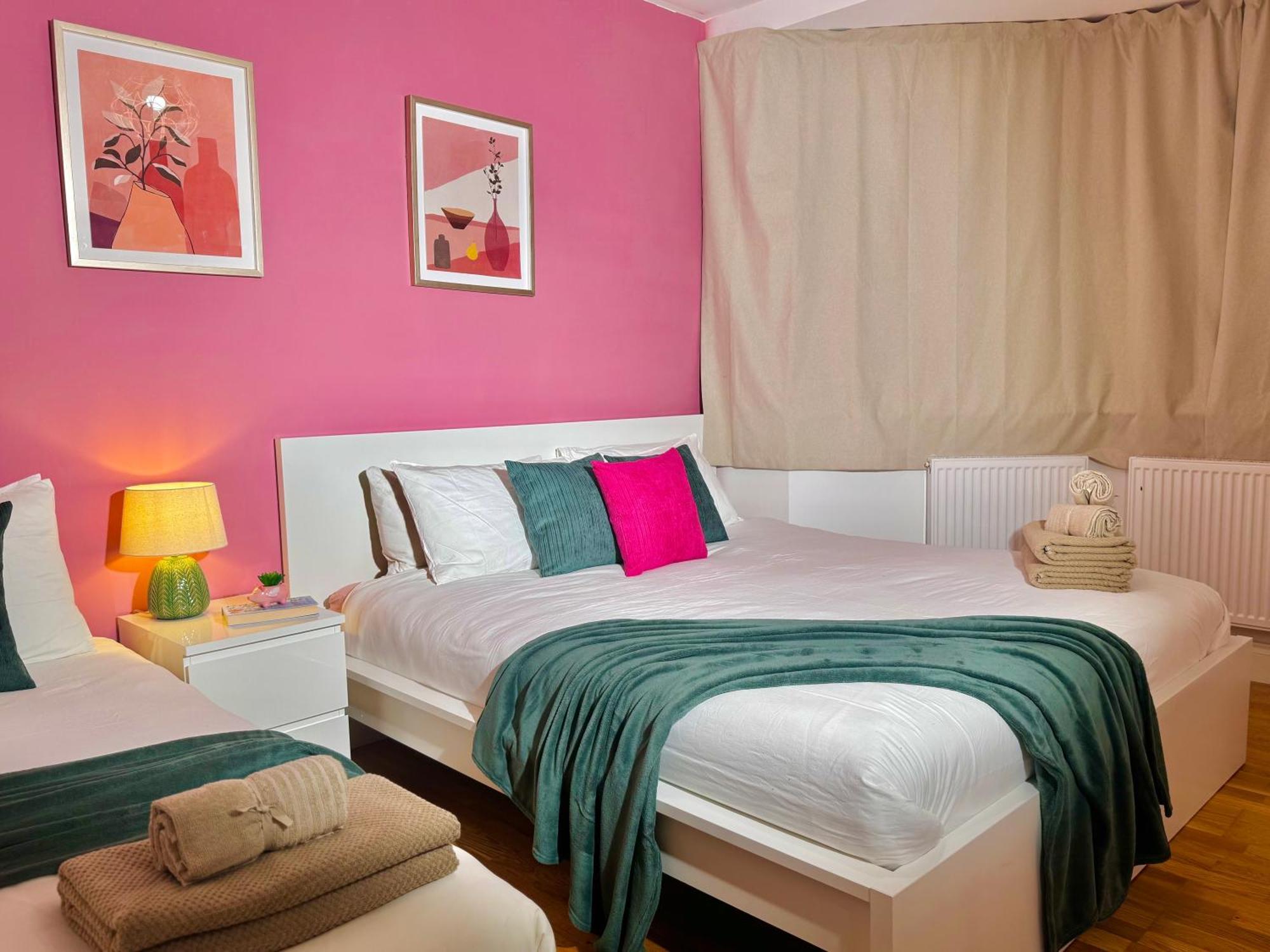 Modern 1-Bed Apt 30Min To Central London & Parking Kültér fotó