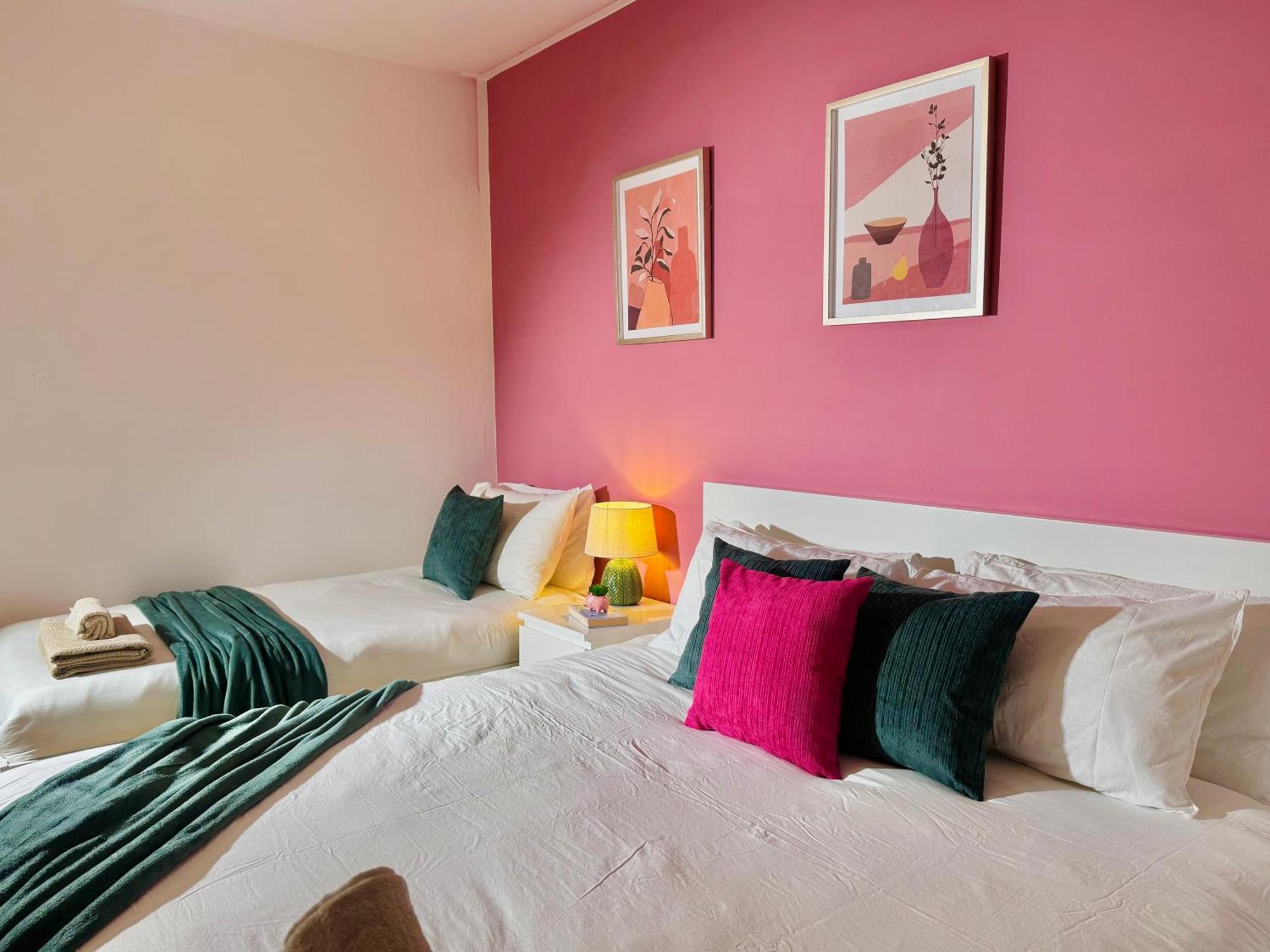 Modern 1-Bed Apt 30Min To Central London & Parking Kültér fotó
