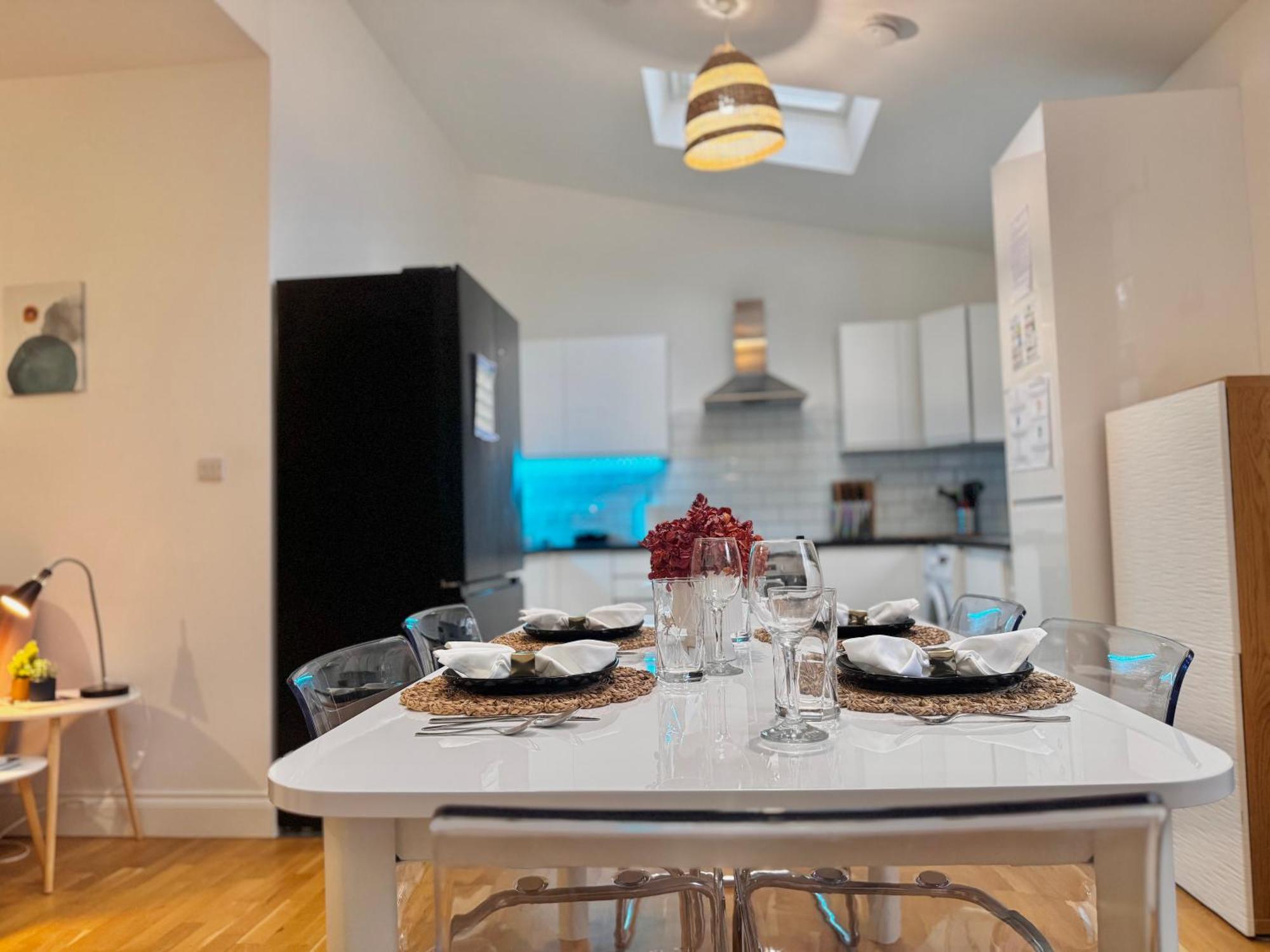 Modern 1-Bed Apt 30Min To Central London & Parking Kültér fotó