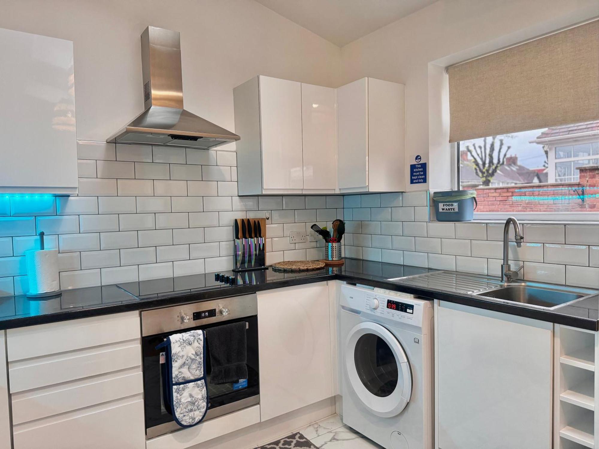 Modern 1-Bed Apt 30Min To Central London & Parking Kültér fotó
