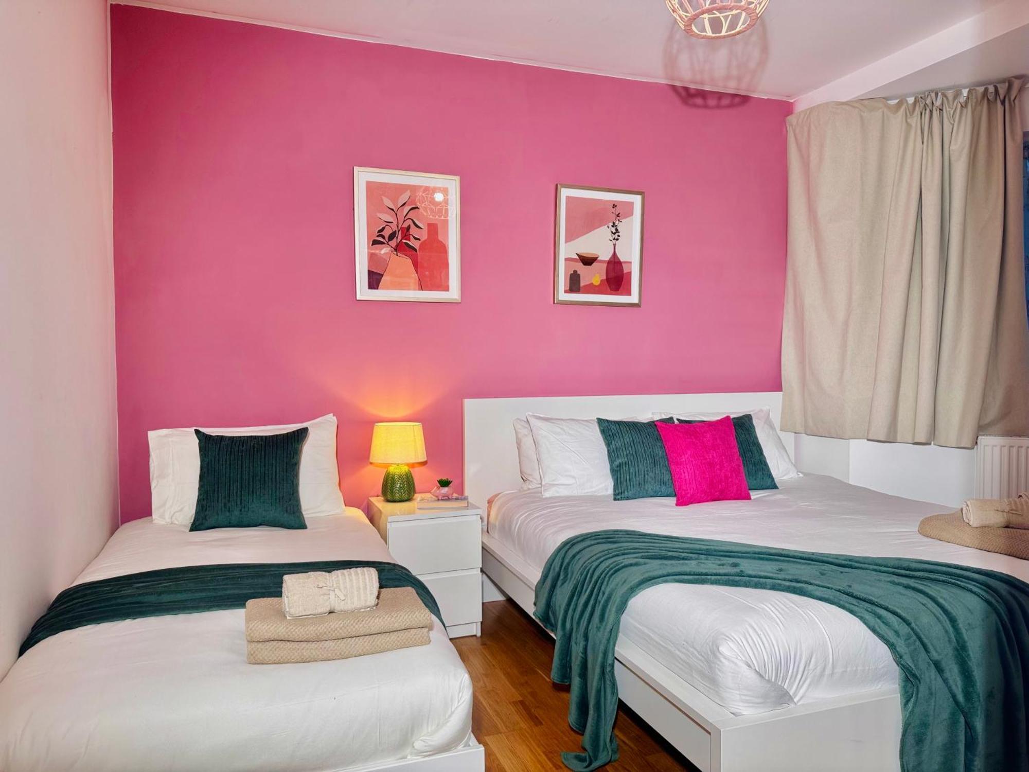 Modern 1-Bed Apt 30Min To Central London & Parking Kültér fotó
