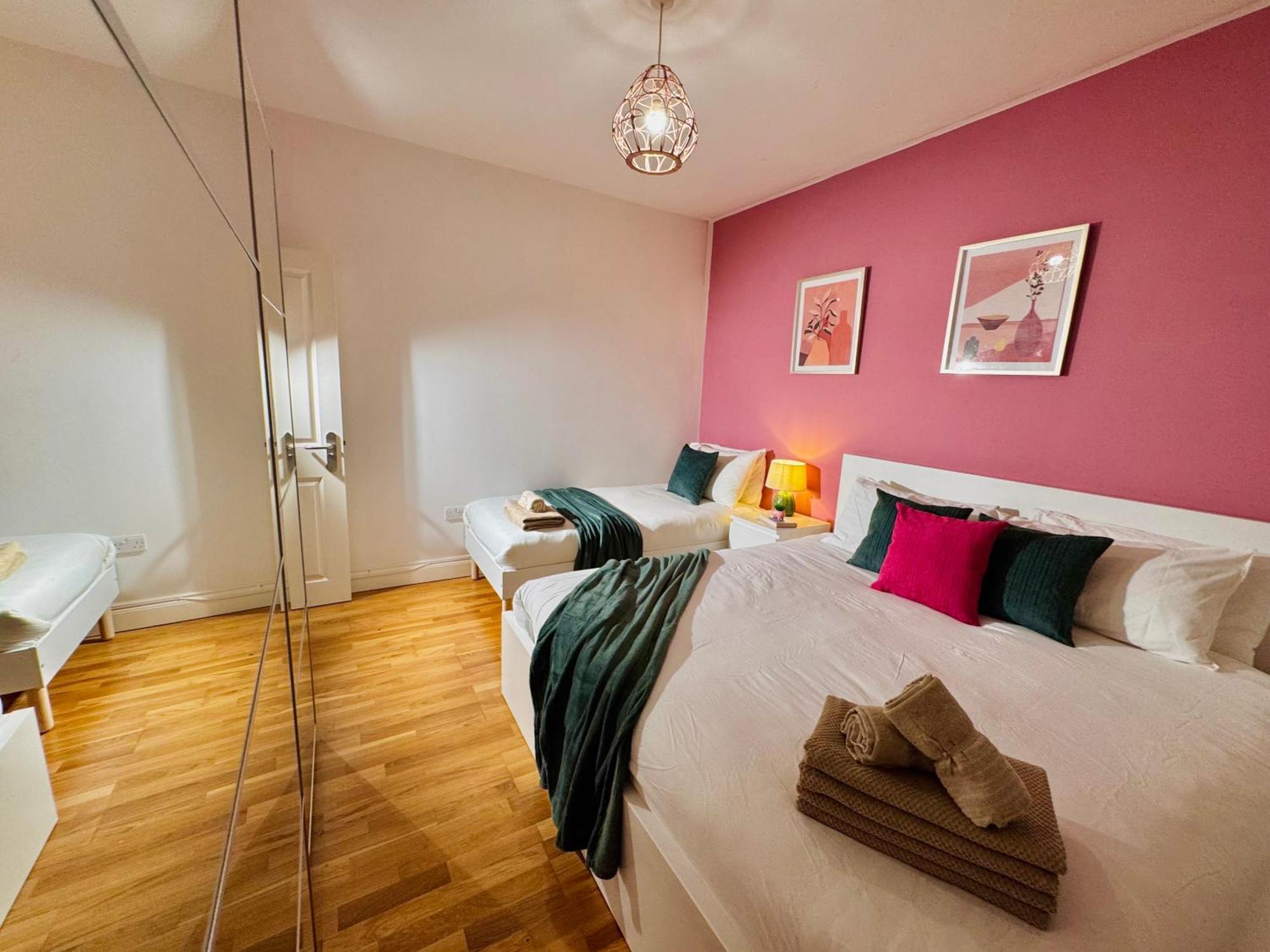 Modern 1-Bed Apt 30Min To Central London & Parking Kültér fotó