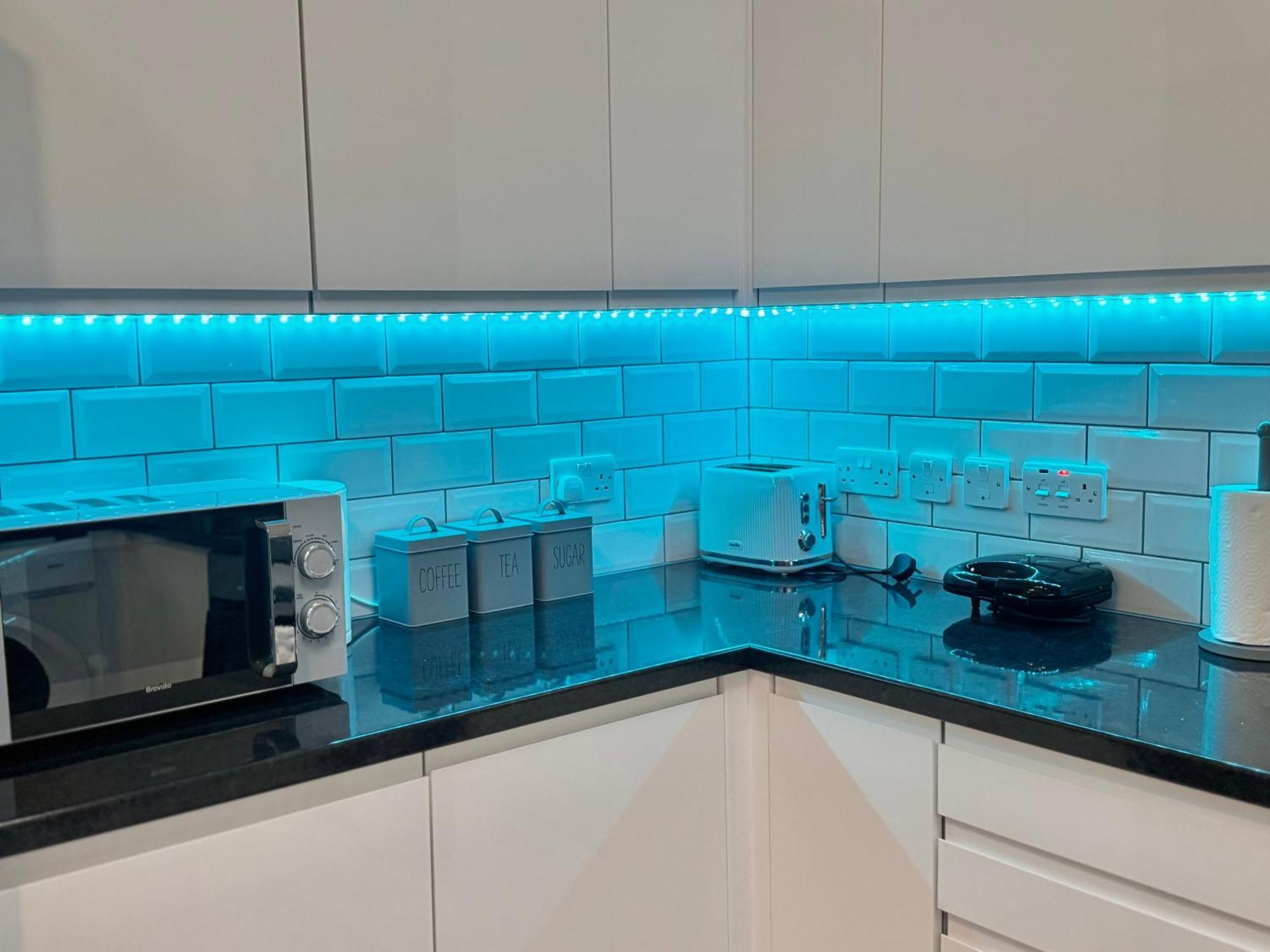 Modern 1-Bed Apt 30Min To Central London & Parking Kültér fotó