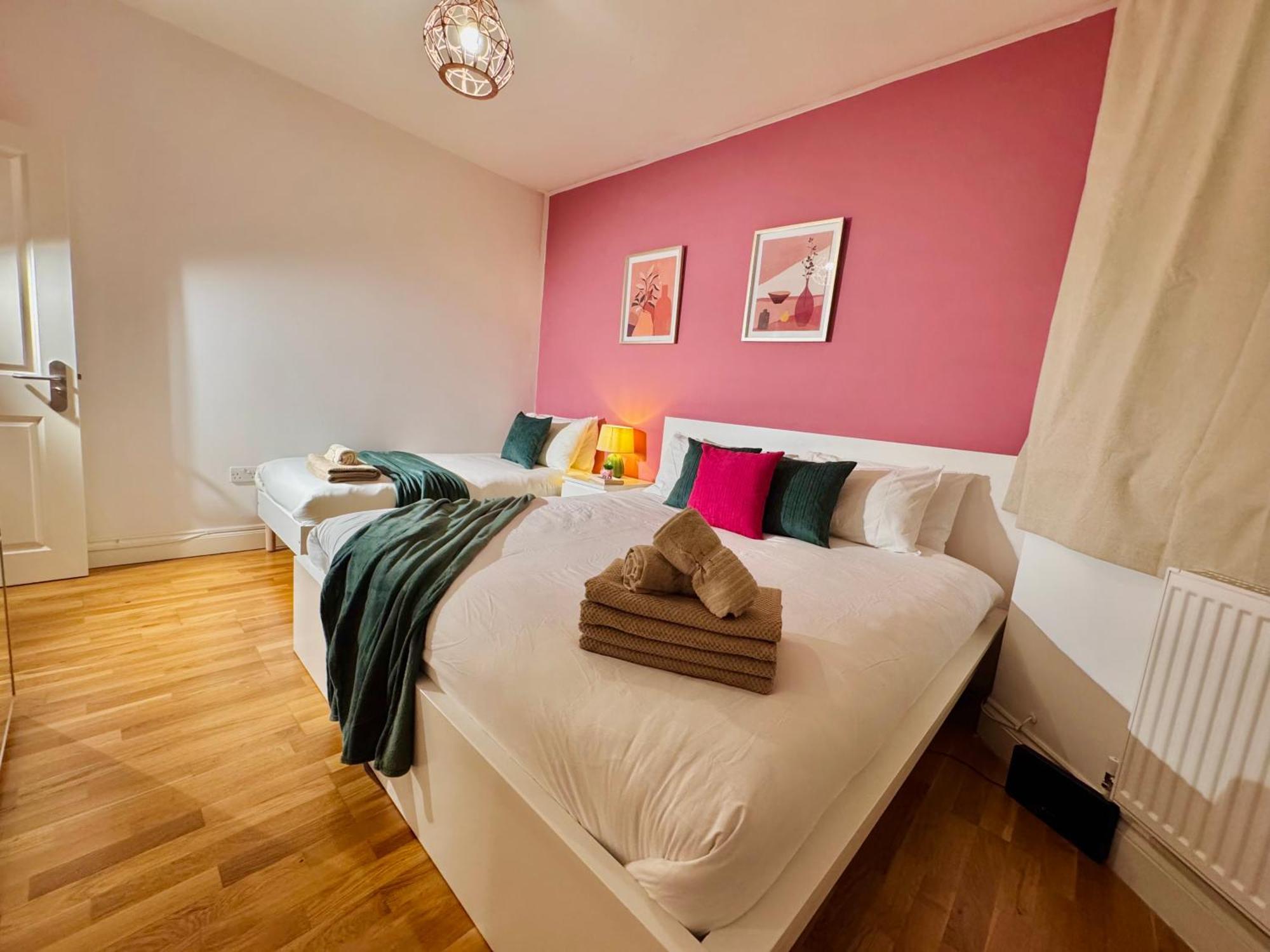 Modern 1-Bed Apt 30Min To Central London & Parking Kültér fotó