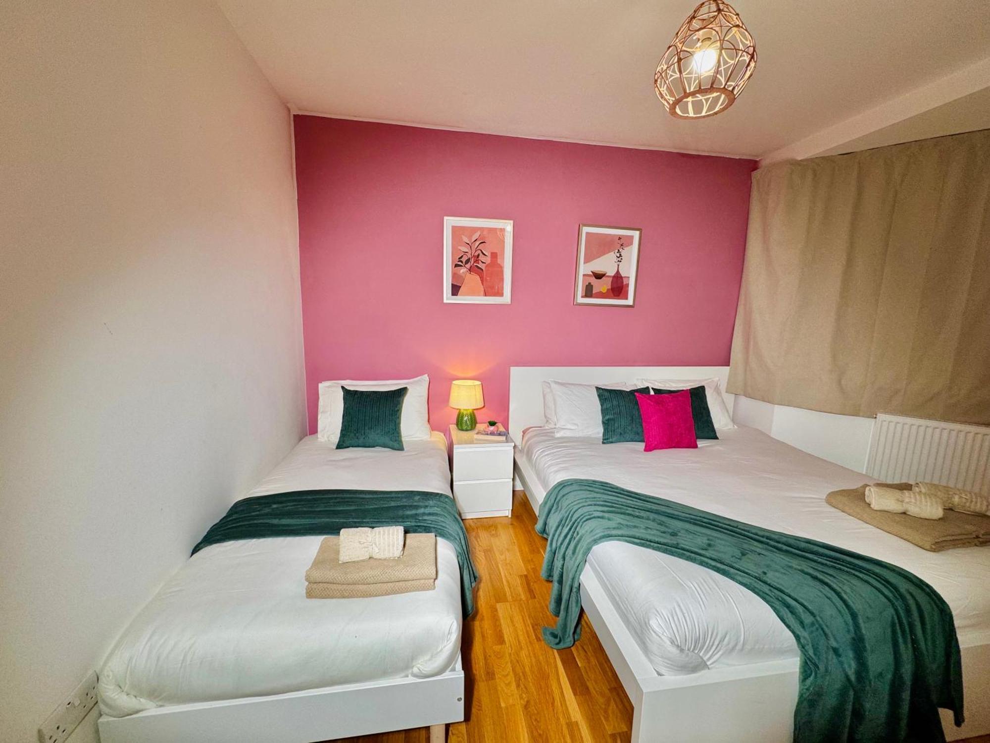 Modern 1-Bed Apt 30Min To Central London & Parking Kültér fotó