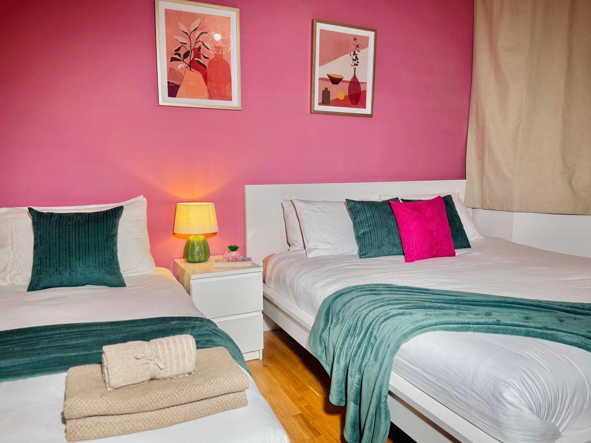 Modern 1-Bed Apt 30Min To Central London & Parking Kültér fotó