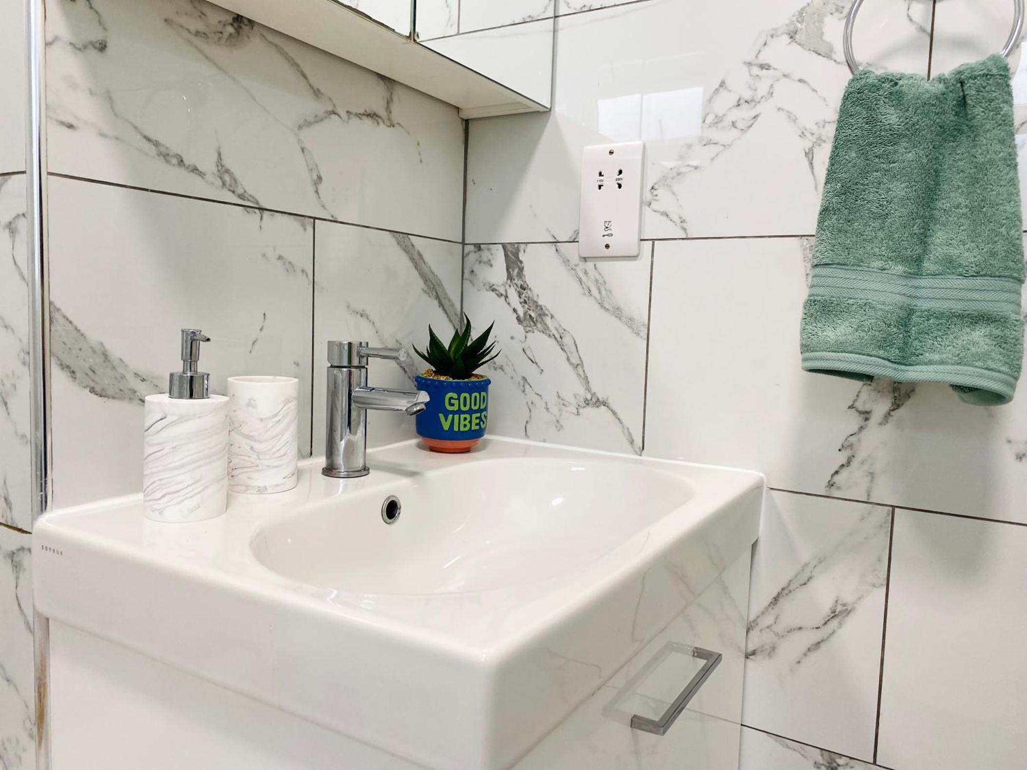 Modern 1-Bed Apt 30Min To Central London & Parking Kültér fotó