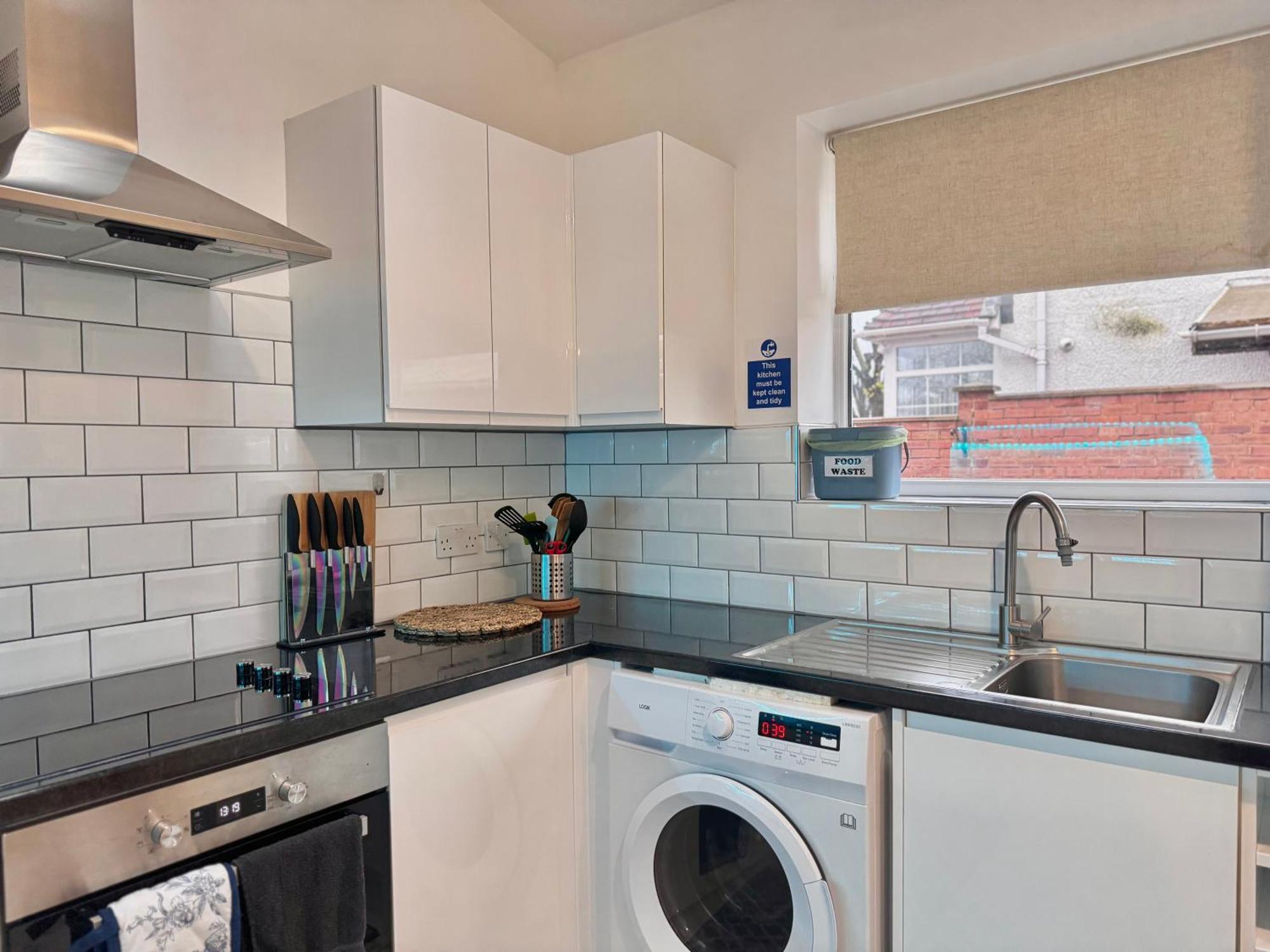 Modern 1-Bed Apt 30Min To Central London & Parking Kültér fotó