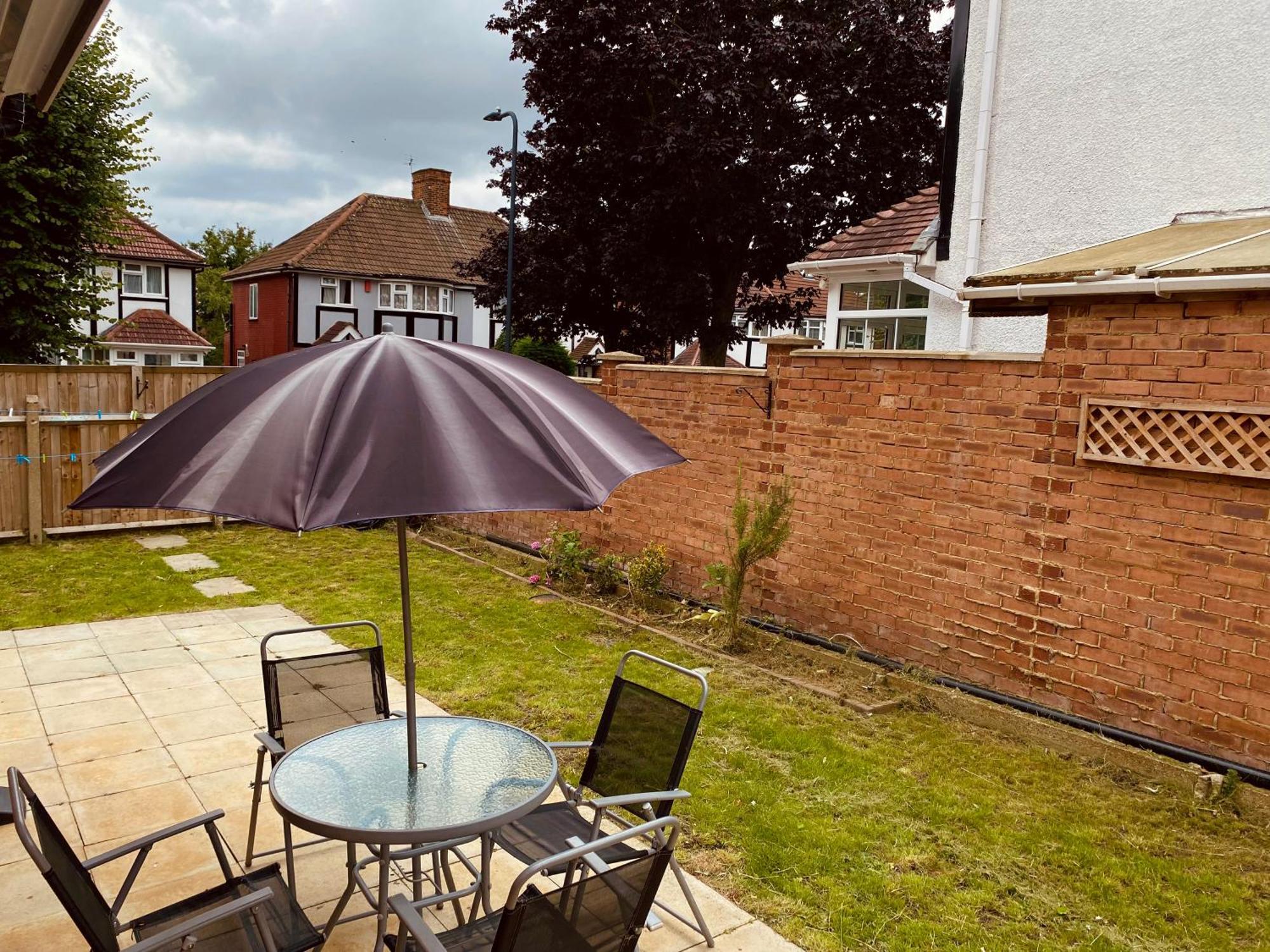 Modern 1-Bed Apt 30Min To Central London & Parking Kültér fotó